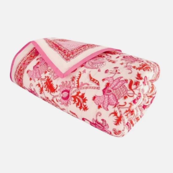 Roller Rabbit Other - Roller rabbit Amanda quilt queen/full size